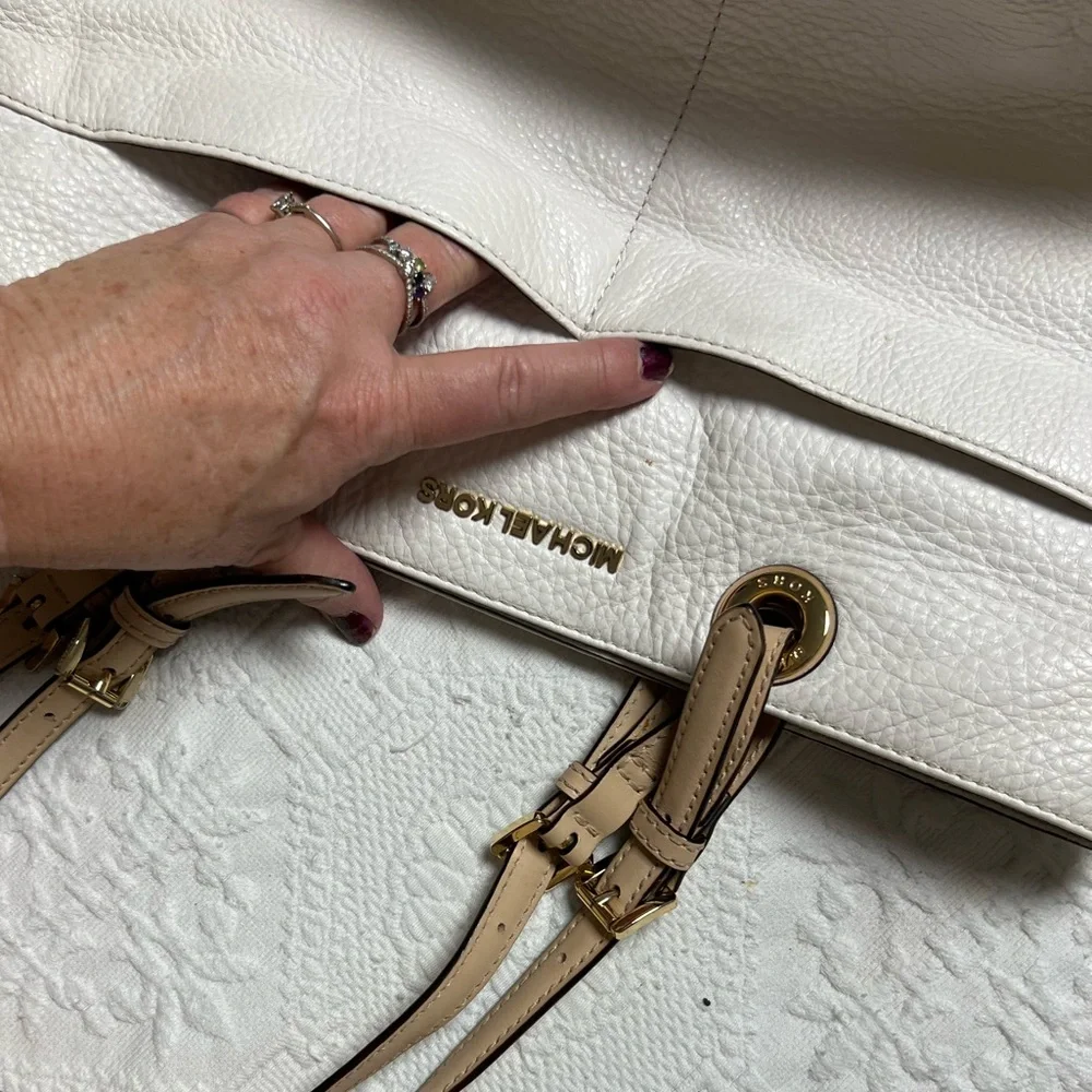 Michael Kors White and Gold Shoulder Bag - Picture 6 of 8